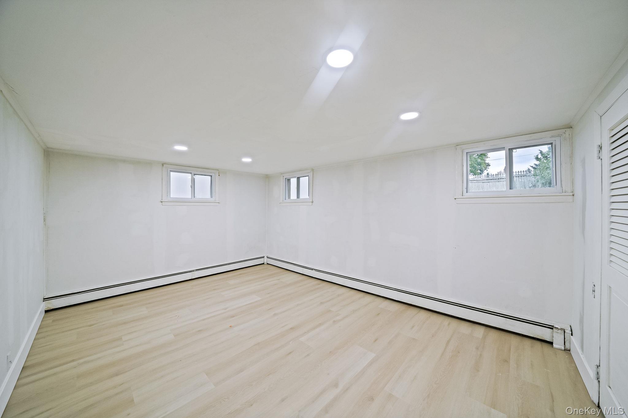 Single Family Woodlawn Suffolk County, NY 11780, MLS-928655-24