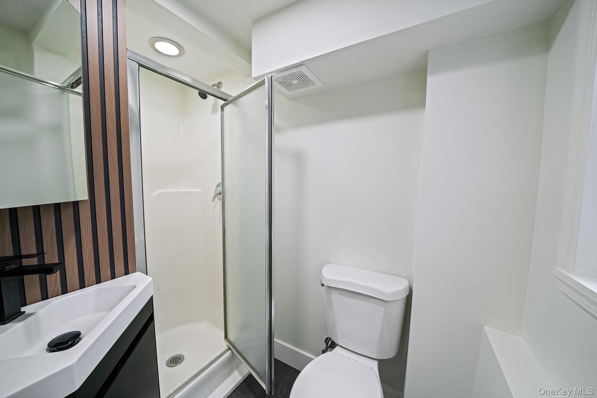 Single Family Woodlawn Suffolk County, NY 11780, MLS-928655-25