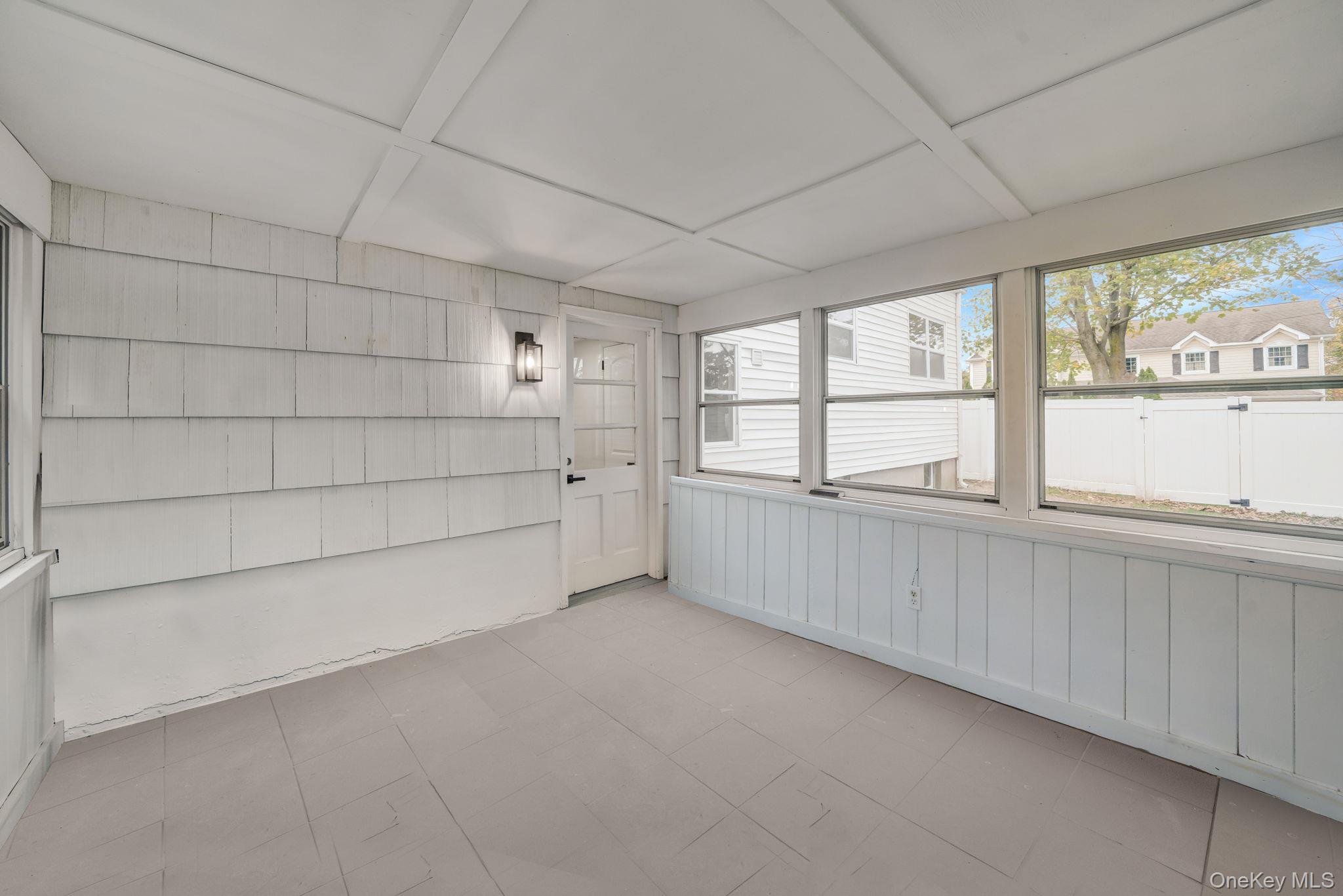 Single Family Woodlawn Suffolk County, NY 11780, MLS-928655-28