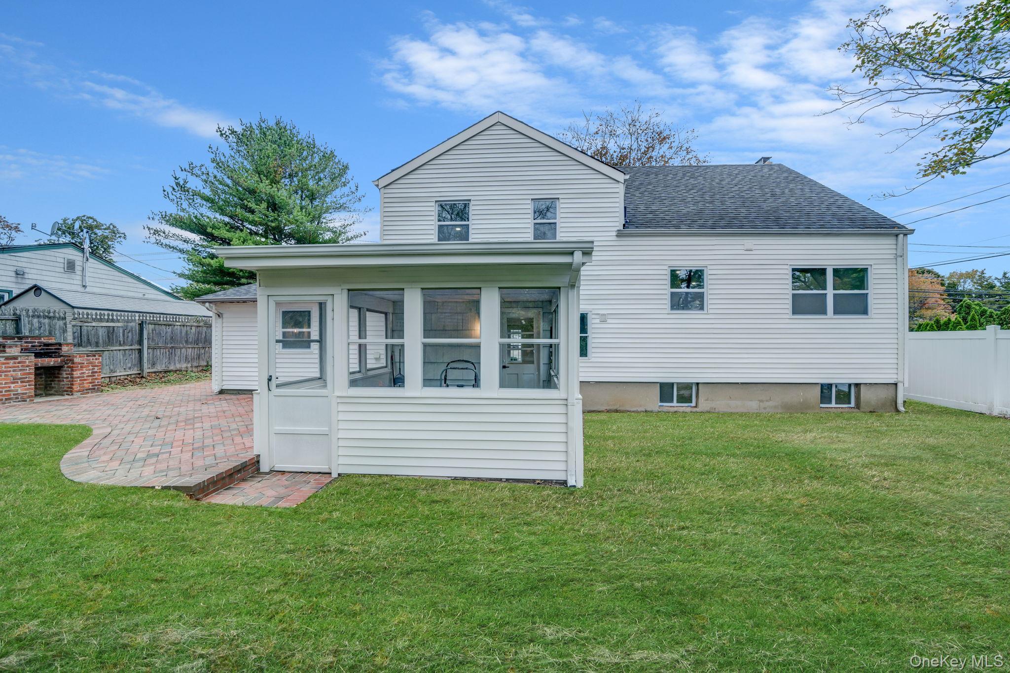 Single Family Woodlawn Suffolk County, NY 11780, MLS-928655-31