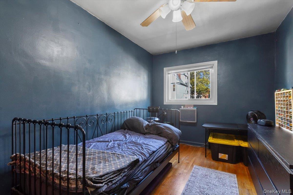 Single Family Vincent  Bronx, NY 10465, MLS-928749-17