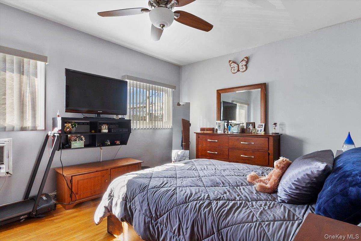 Single Family Vincent  Bronx, NY 10465, MLS-928749-20