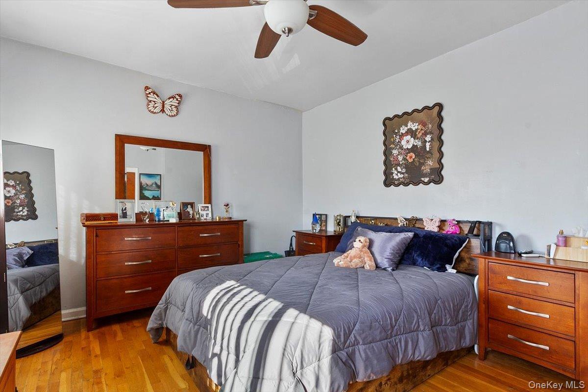 Single Family Vincent  Bronx, NY 10465, MLS-928749-21