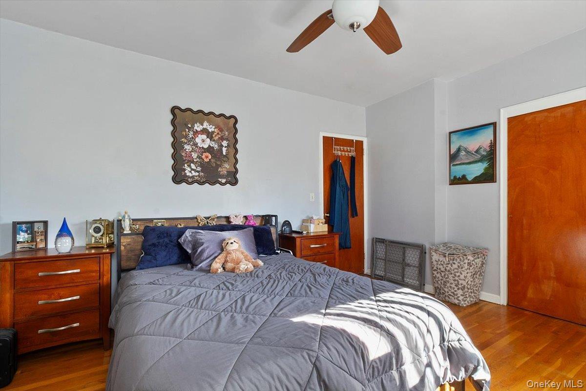 Single Family Vincent  Bronx, NY 10465, MLS-928749-22