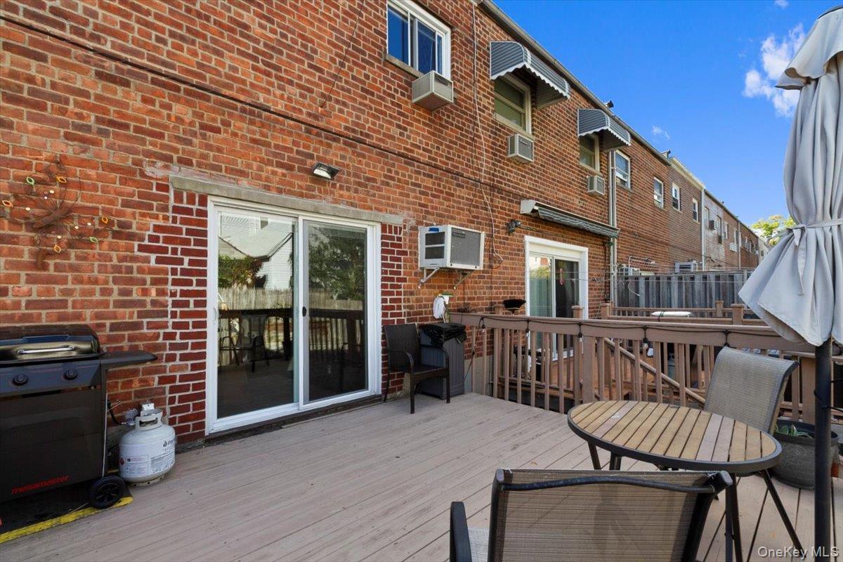 Single Family Vincent  Bronx, NY 10465, MLS-928749-23