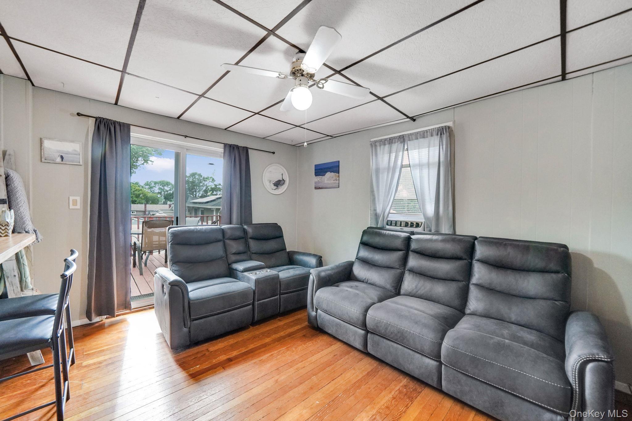 Single Family Highview  Suffolk County, NY 11784, MLS-928778-10