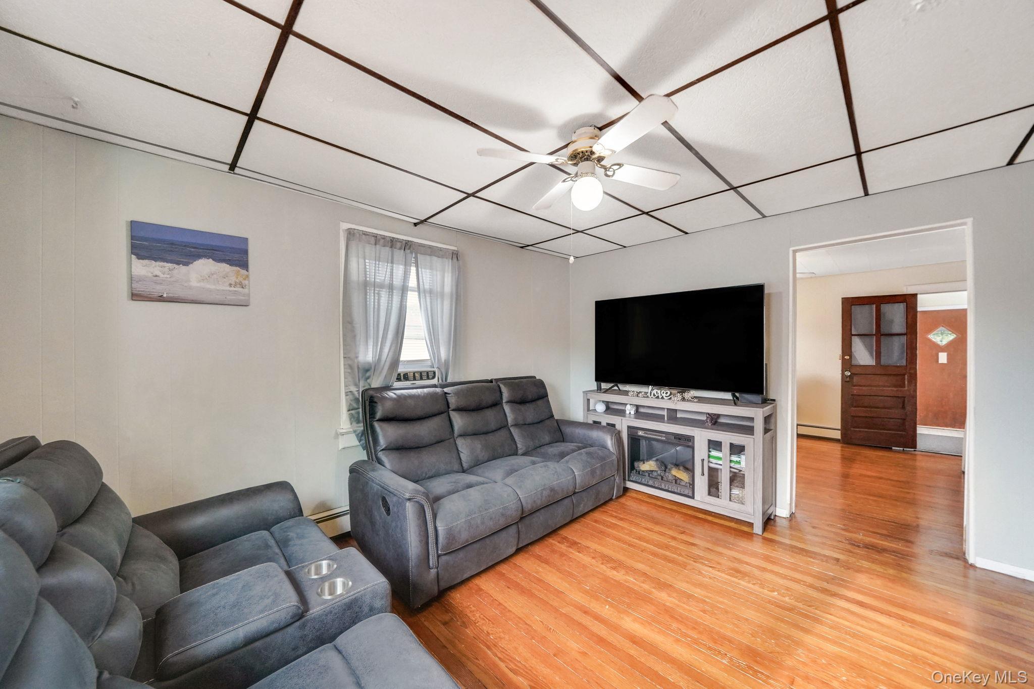 Single Family Highview  Suffolk County, NY 11784, MLS-928778-11