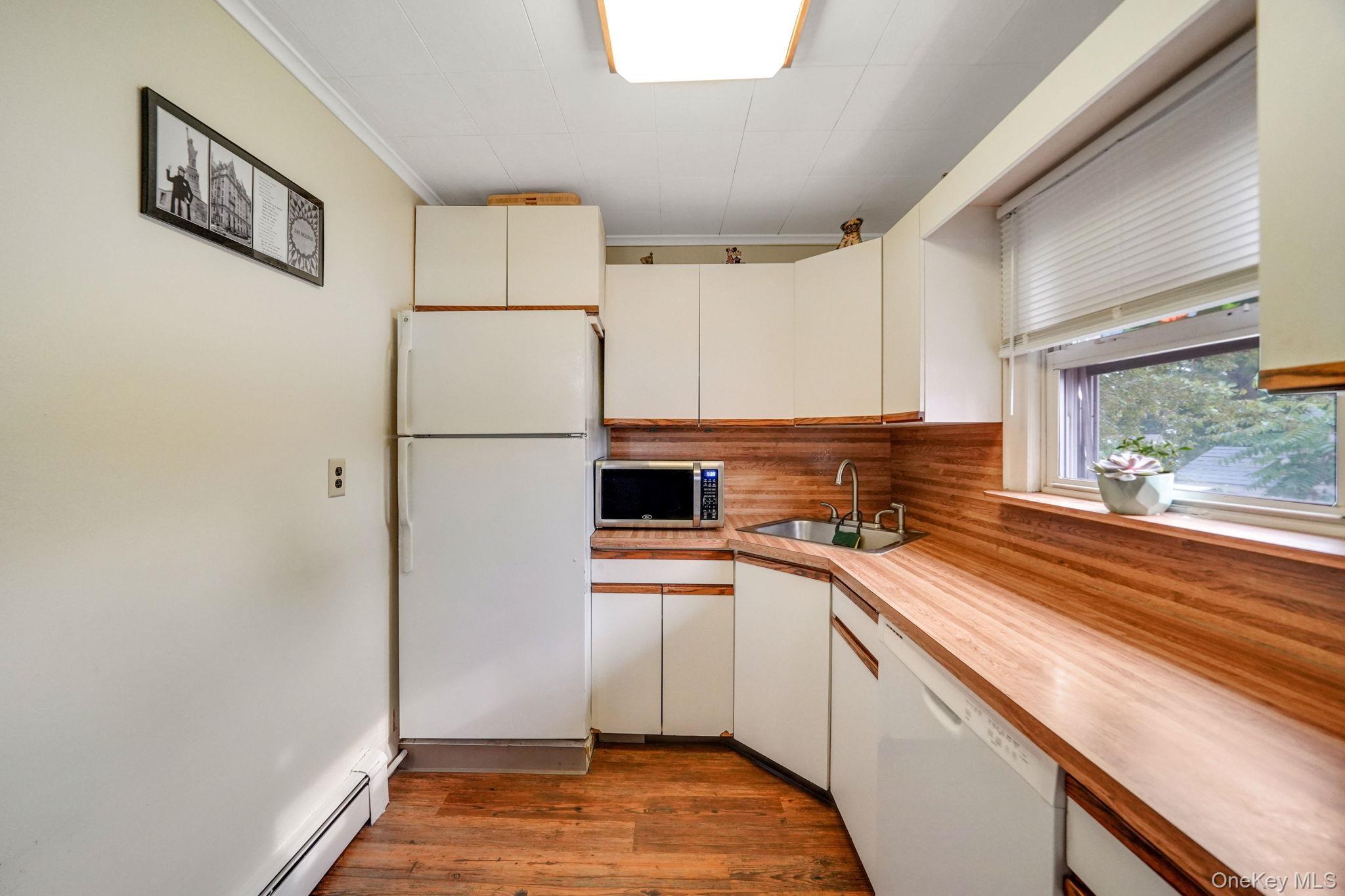 Single Family Highview  Suffolk County, NY 11784, MLS-928778-13