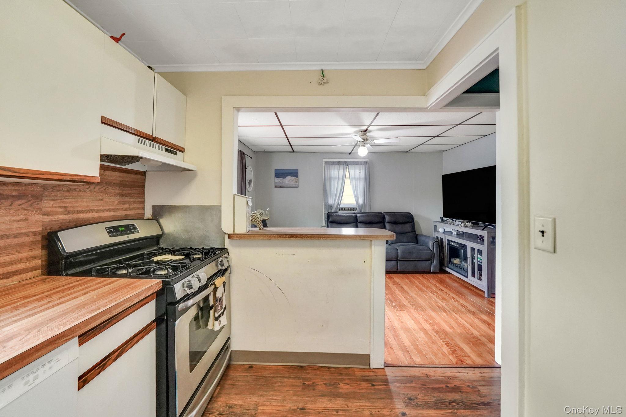 Single Family Highview  Suffolk County, NY 11784, MLS-928778-15