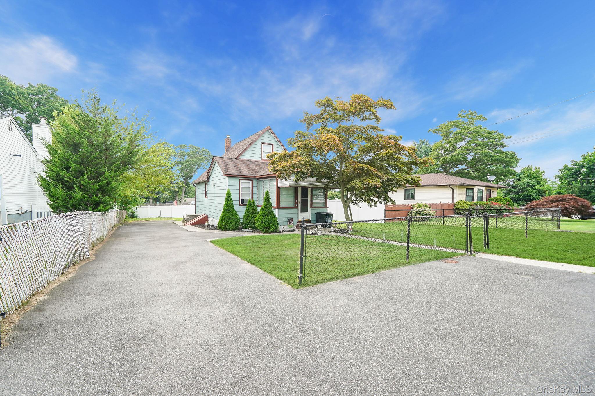 Single Family Highview  Suffolk County, NY 11784, MLS-928778-2