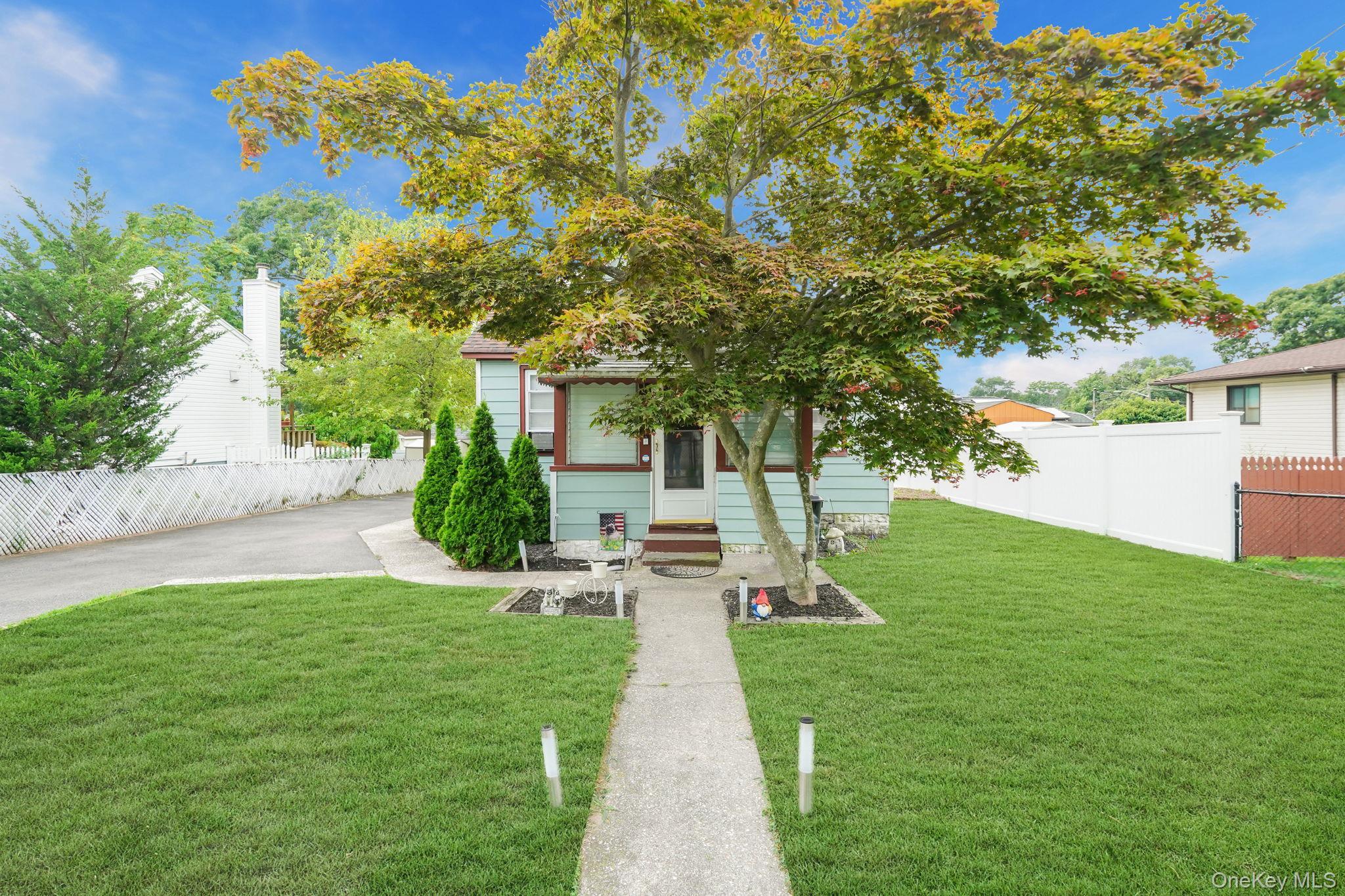 Single Family Highview  Suffolk County, NY 11784, MLS-928778-3