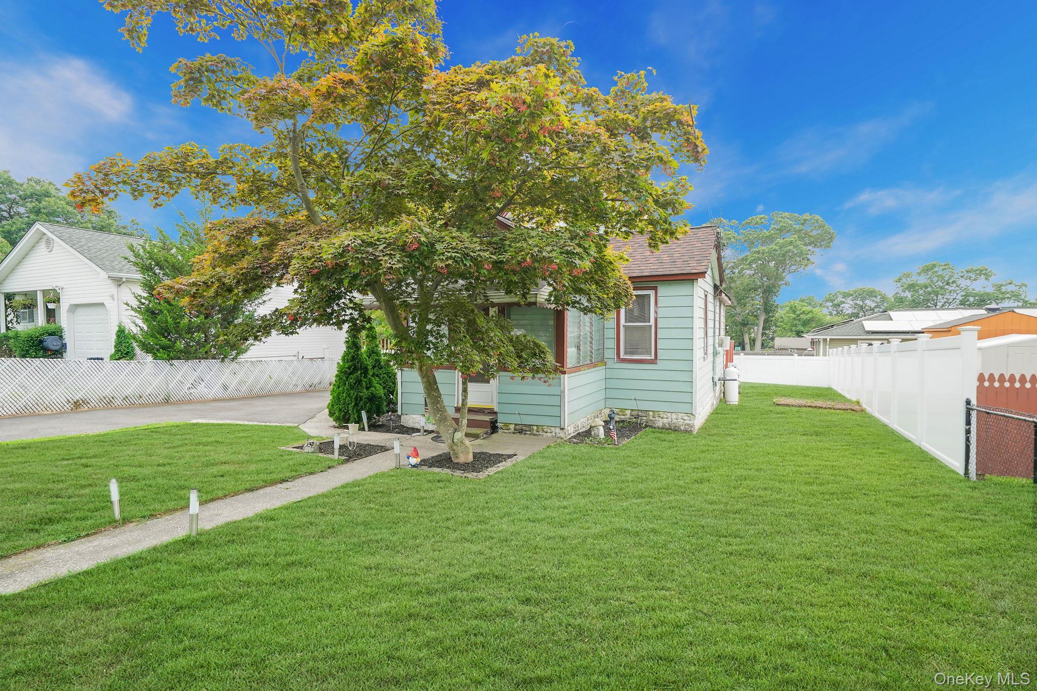 Single Family Highview  Suffolk County, NY 11784, MLS-928778-4