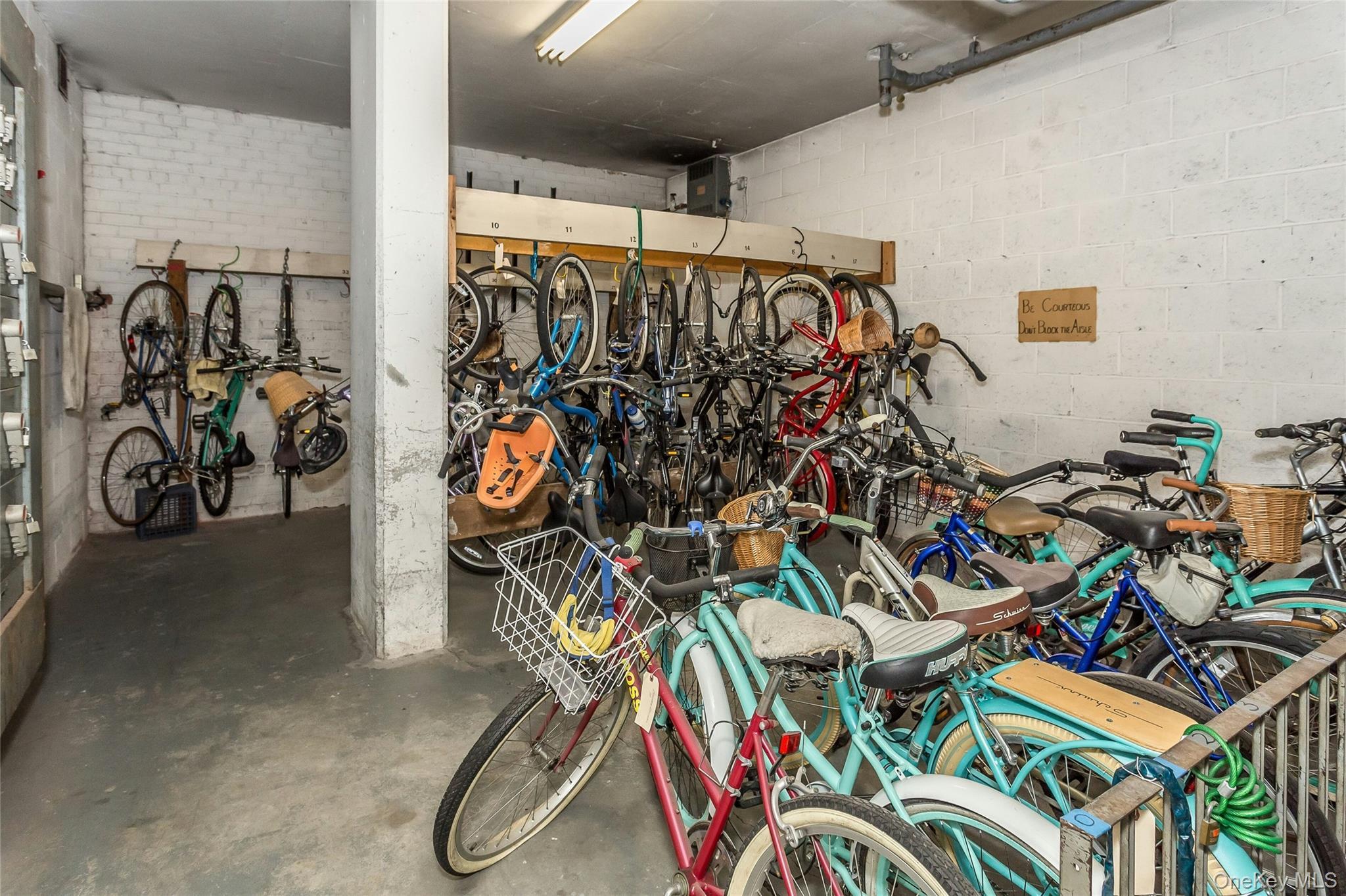 Coop Neptune  Nassau County, NY 11561, MLS-928799-28