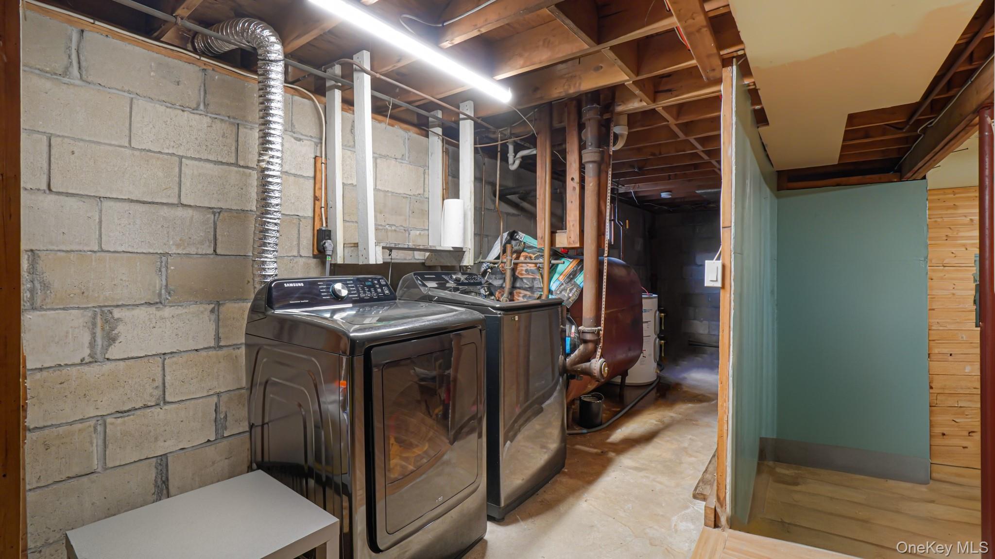 Single Family Fir Grove  Suffolk County, NY 11779, MLS-928815-17