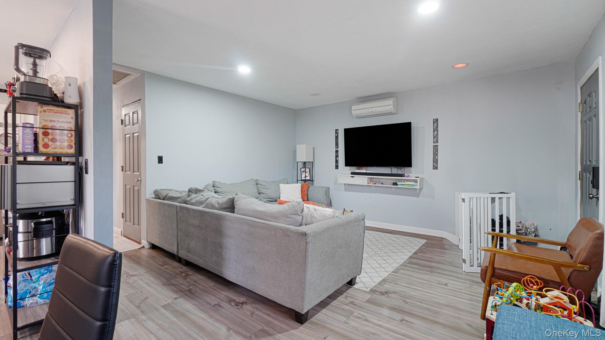 Single Family Fir Grove  Suffolk County, NY 11779, MLS-928815-4