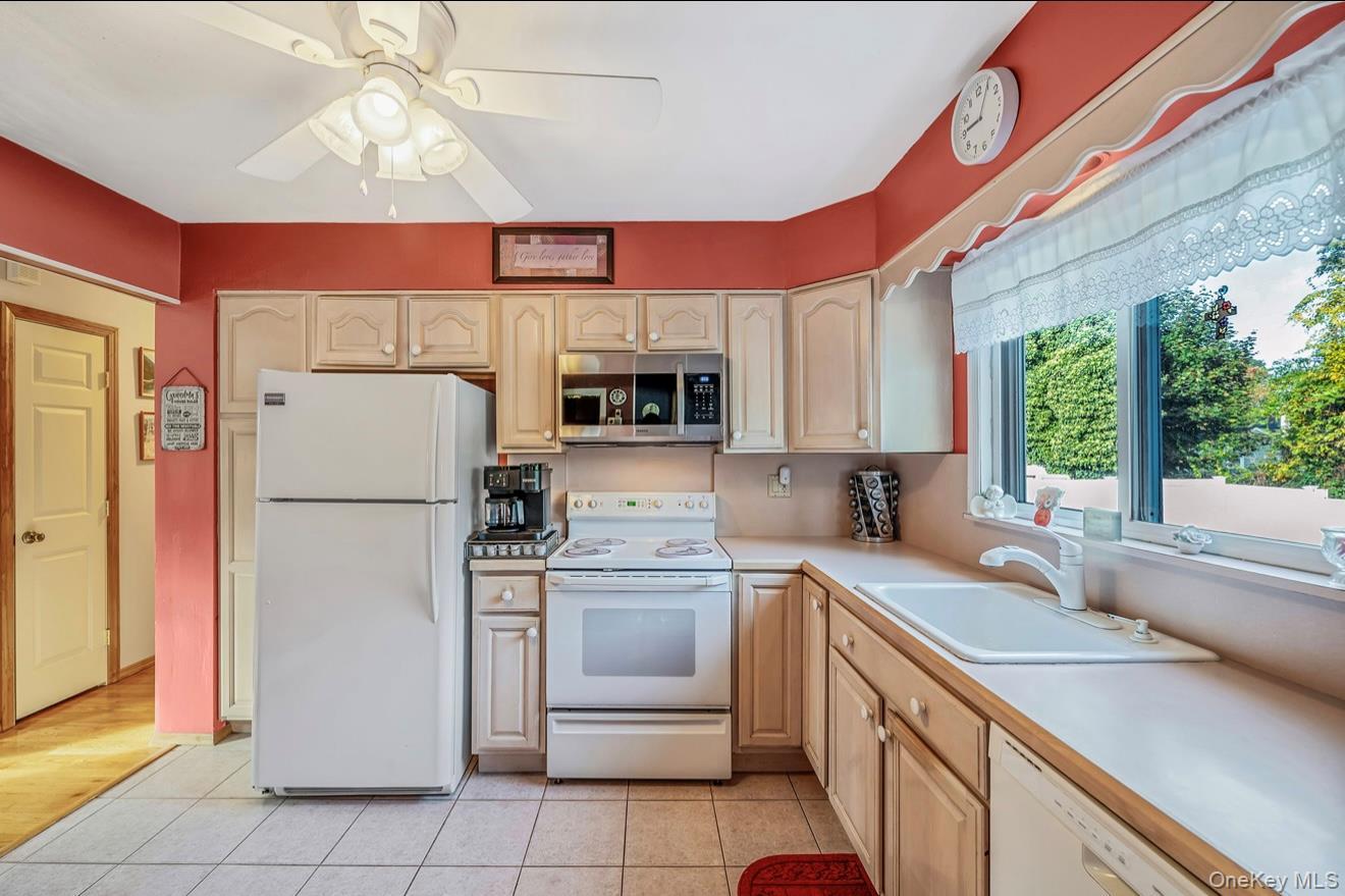 Single Family Lenox  Suffolk County, NY 11757, MLS-928821-12