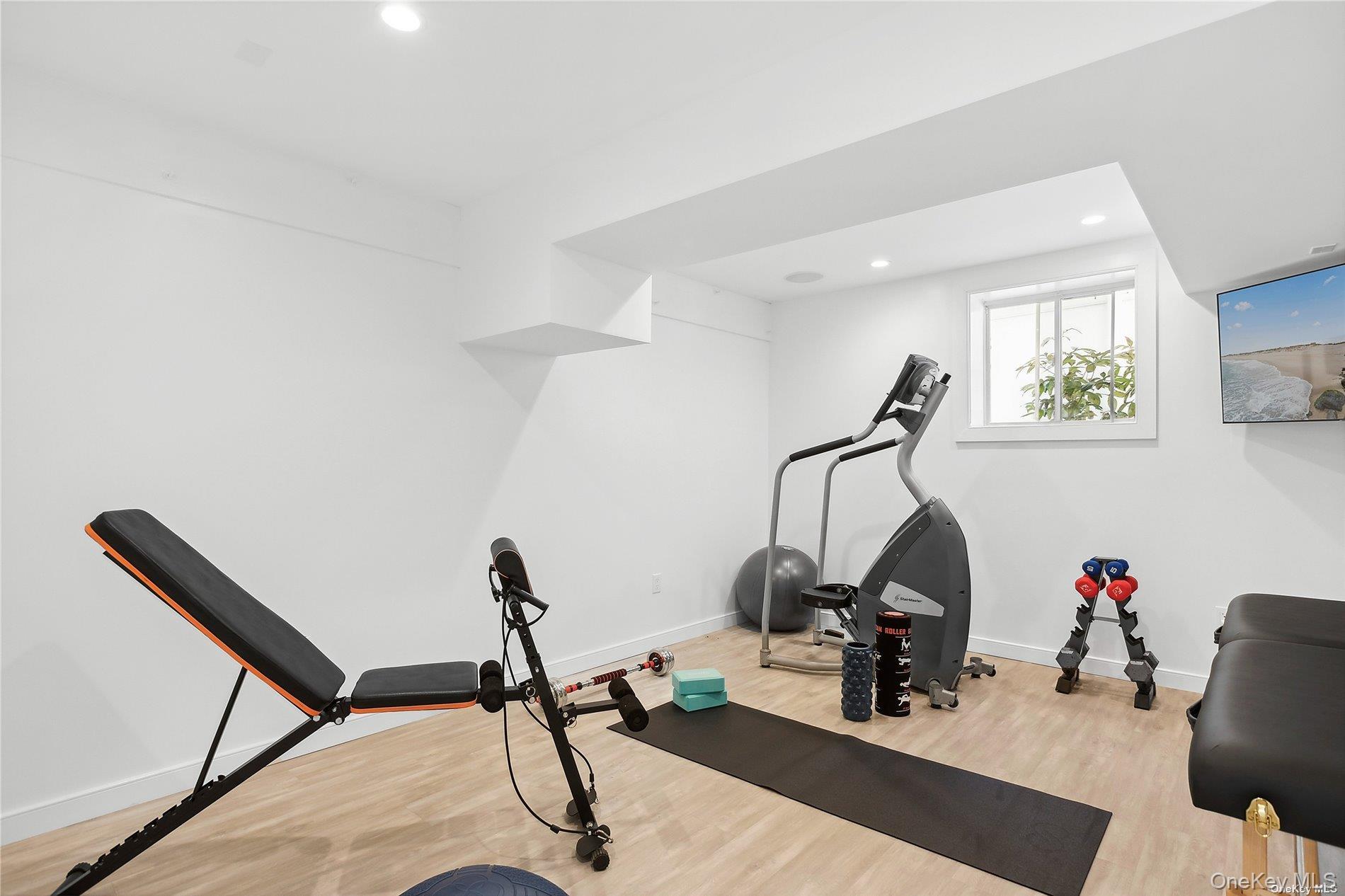 Single Family Beach Suffolk County, NY 11978, MLS-928844-25