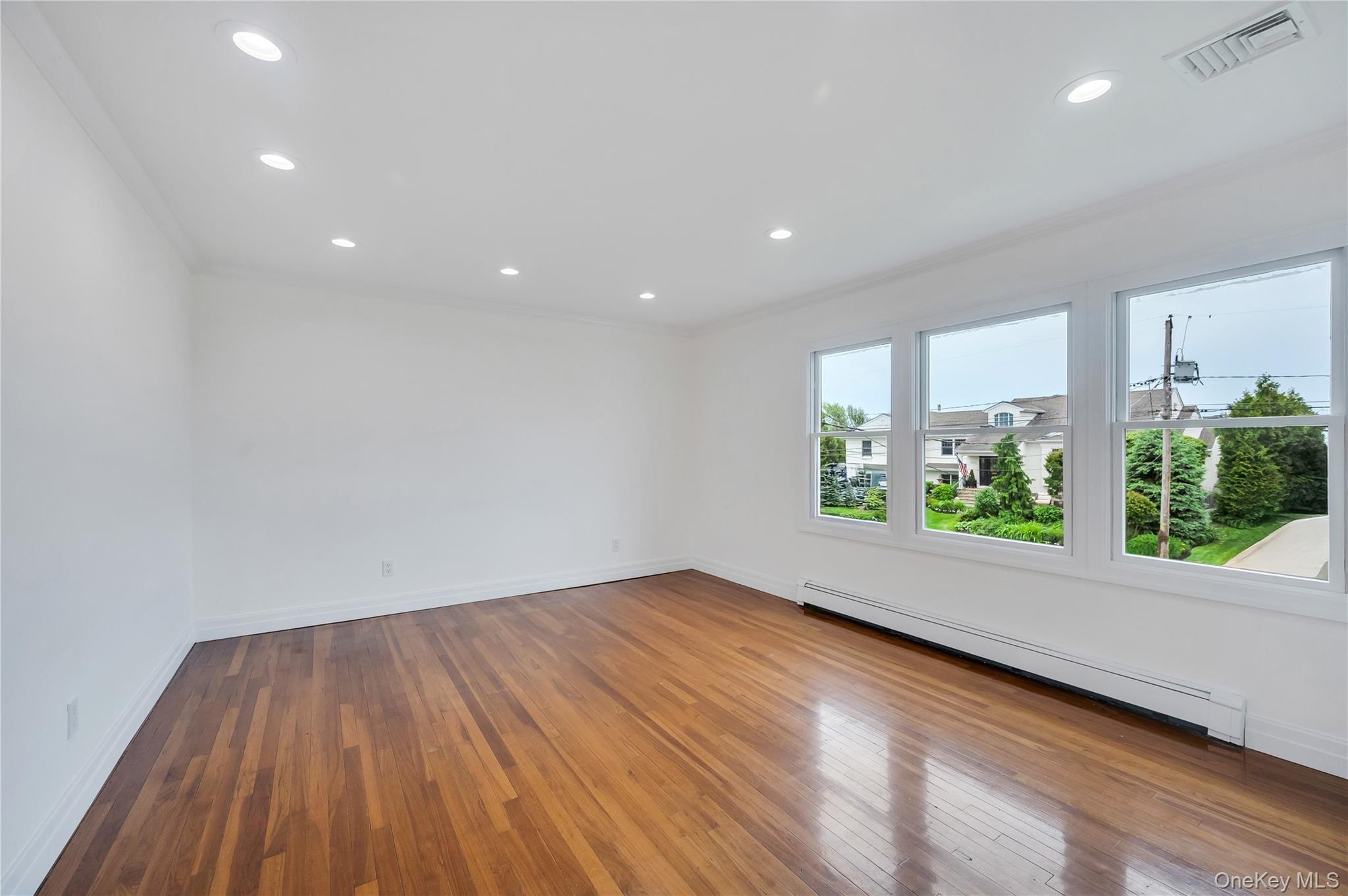 Single Family Riviera Nassau County, NY 11758, MLS-928847-20