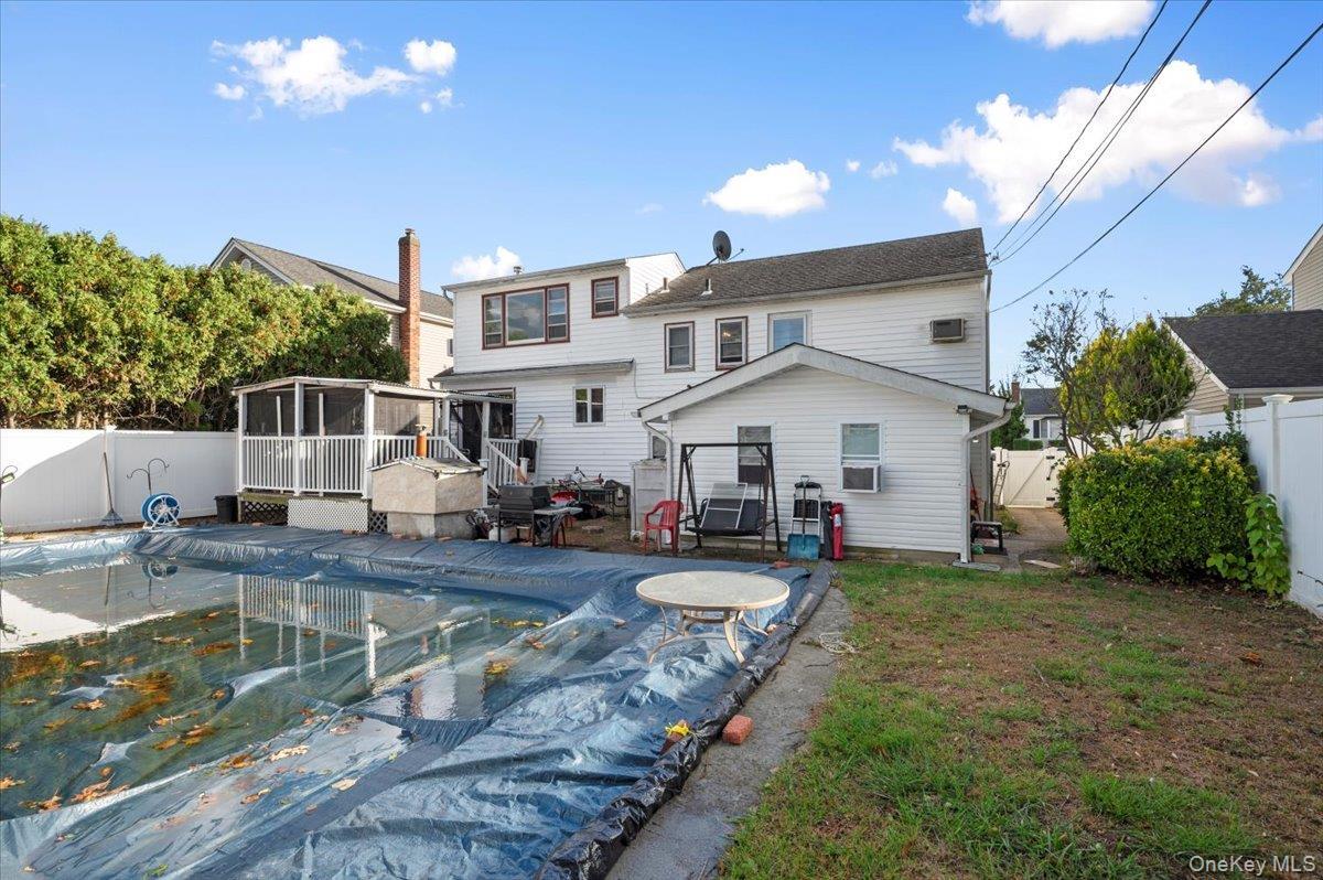 Single Family Bradford  Nassau County, NY 11714, MLS-928874-17