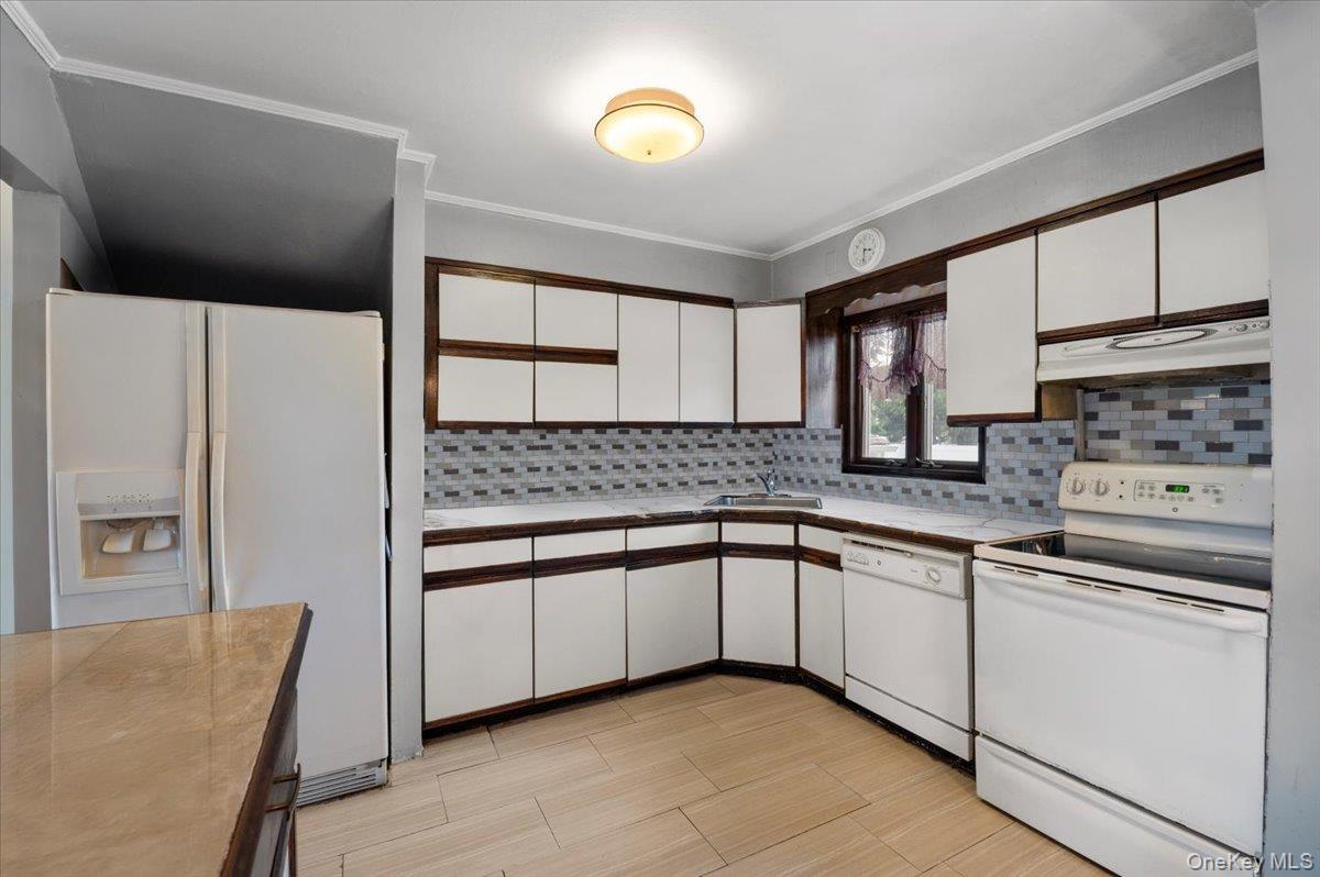 Single Family Bradford  Nassau County, NY 11714, MLS-928874-3