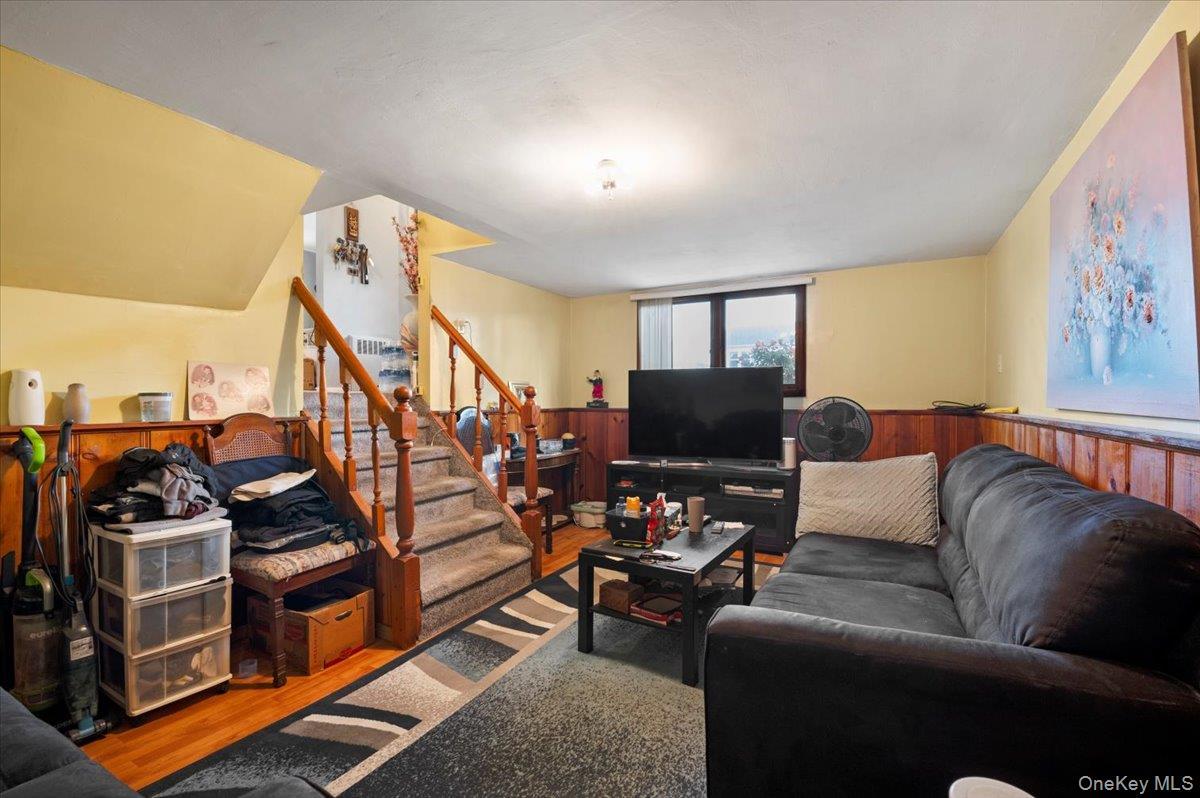 Single Family Bradford  Nassau County, NY 11714, MLS-928874-7