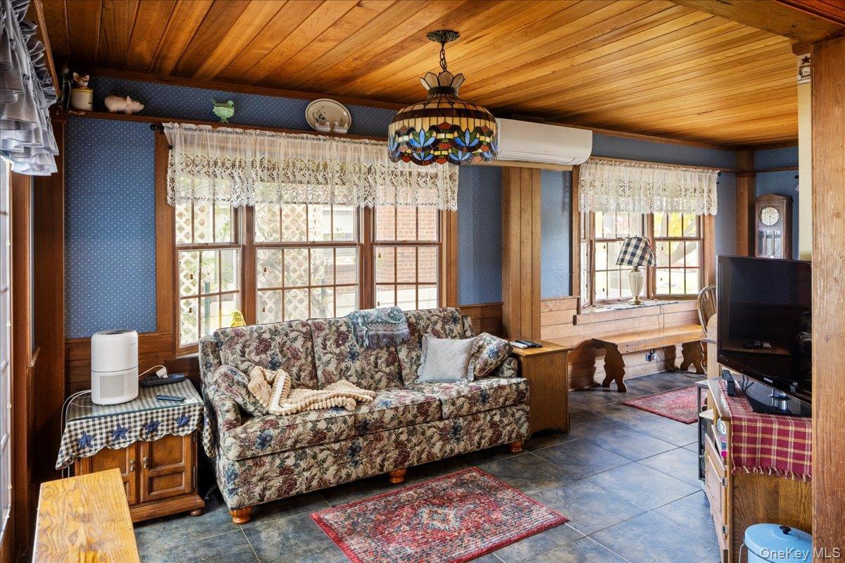 Single Family Mineola Nassau County, NY 11501, MLS-928924-24