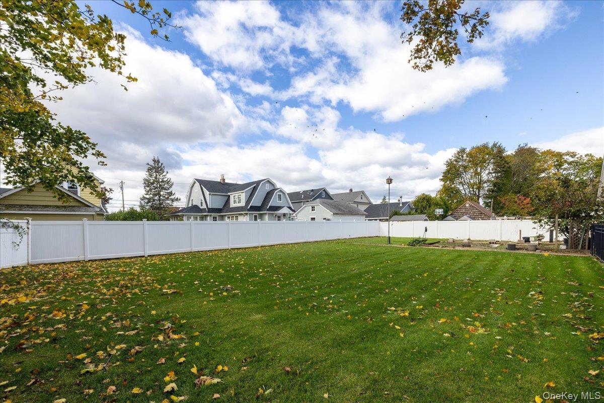 Single Family Mineola Nassau County, NY 11501, MLS-928924-34