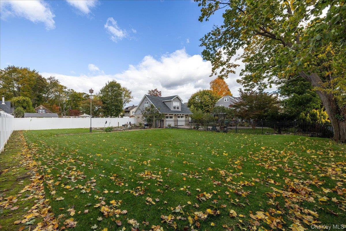 Single Family Mineola Nassau County, NY 11501, MLS-928924-35