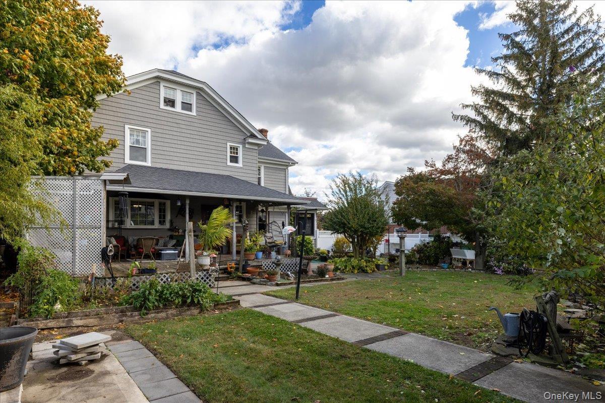 Single Family Mineola Nassau County, NY 11501, MLS-928924-38