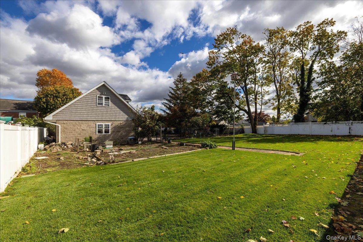 Single Family Mineola Nassau County, NY 11501, MLS-928924-41