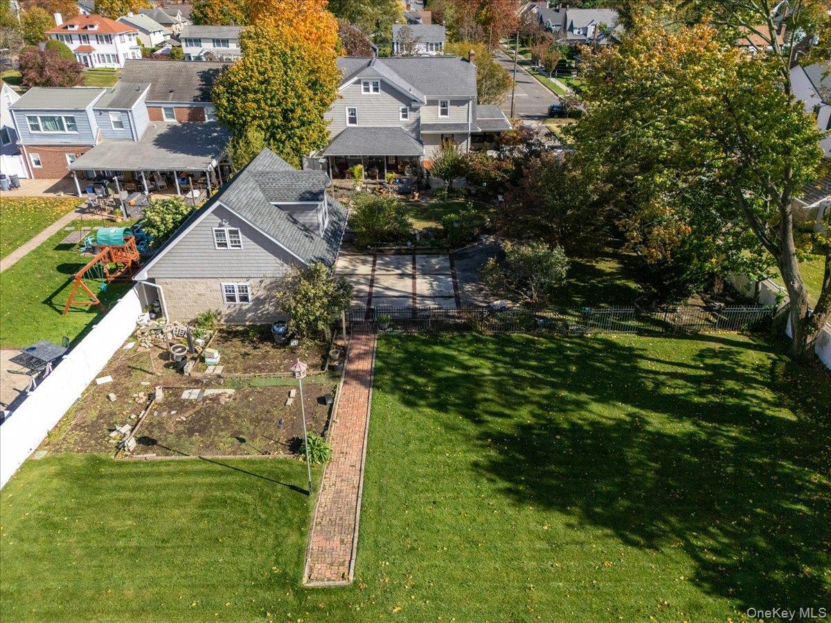 Single Family Mineola Nassau County, NY 11501, MLS-928924-45