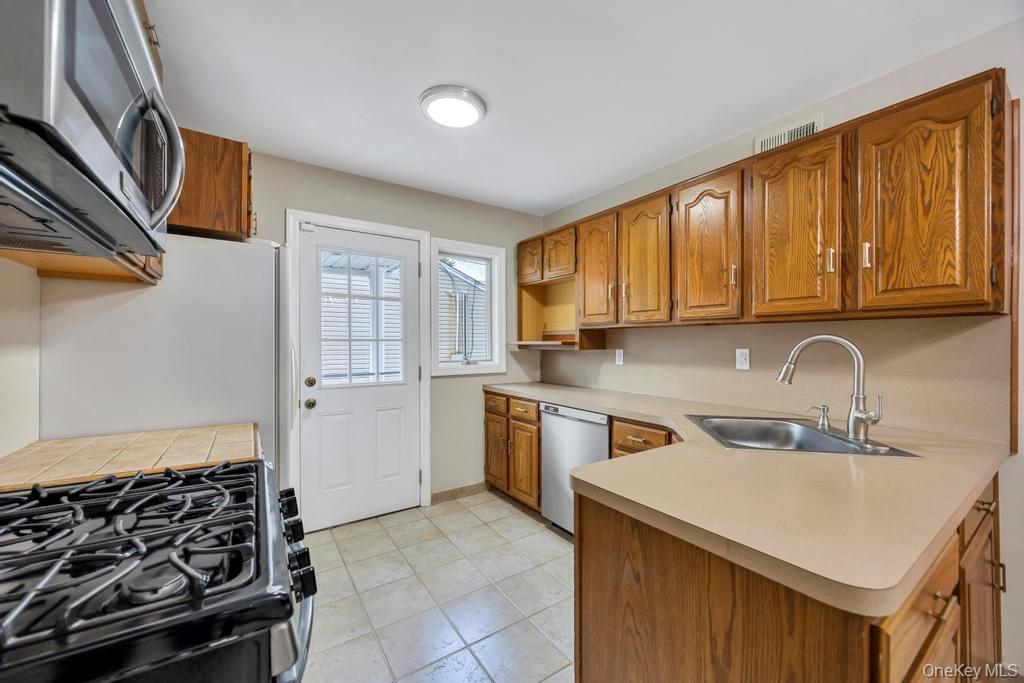 Single Family Andover  Nassau County, NY 11801, MLS-928928-3