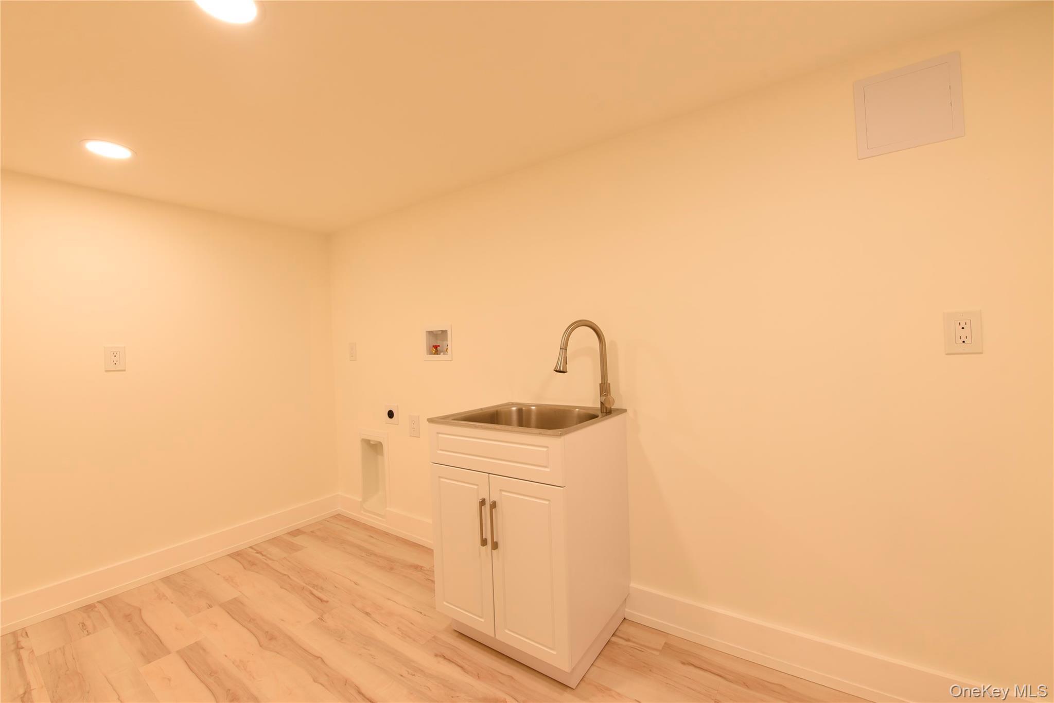 Single Family Pardam Knoll  Suffolk County, NY 11764, MLS-928930-21