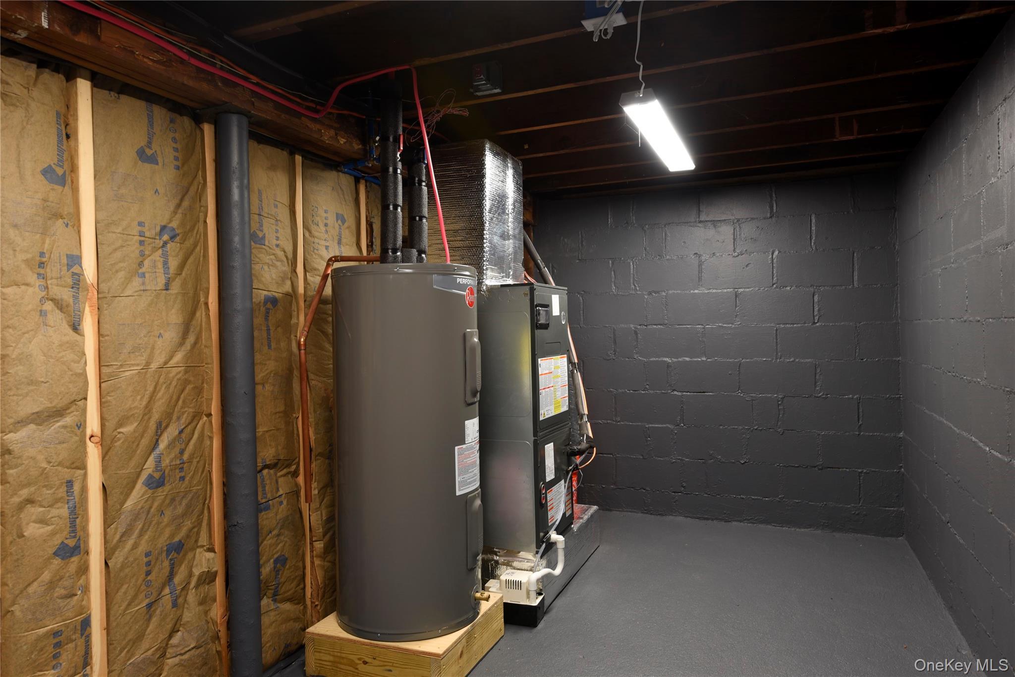 Single Family Pardam Knoll  Suffolk County, NY 11764, MLS-928930-26