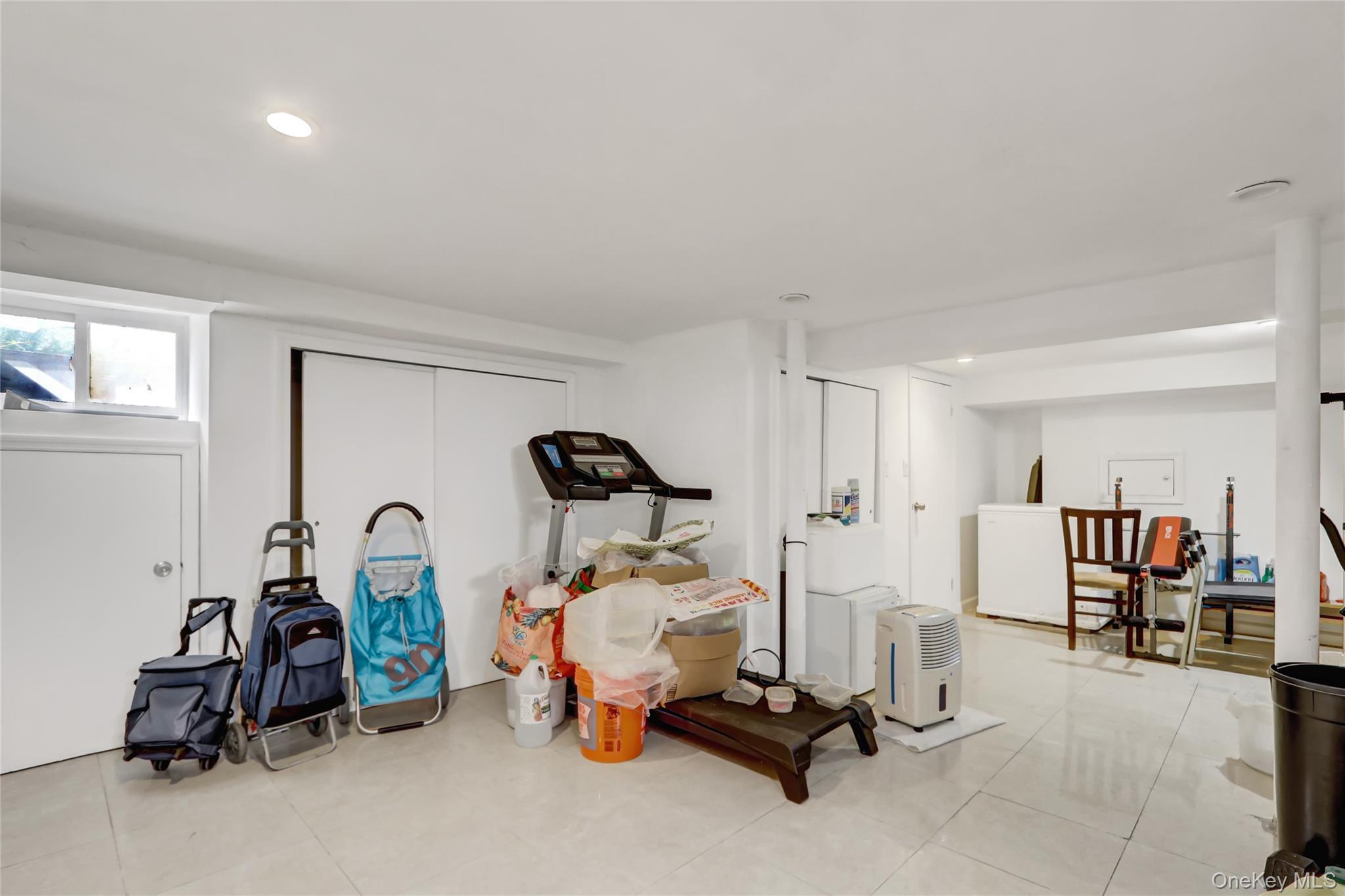 Single Family Walnut  Nassau County, NY 11021, MLS-928945-17