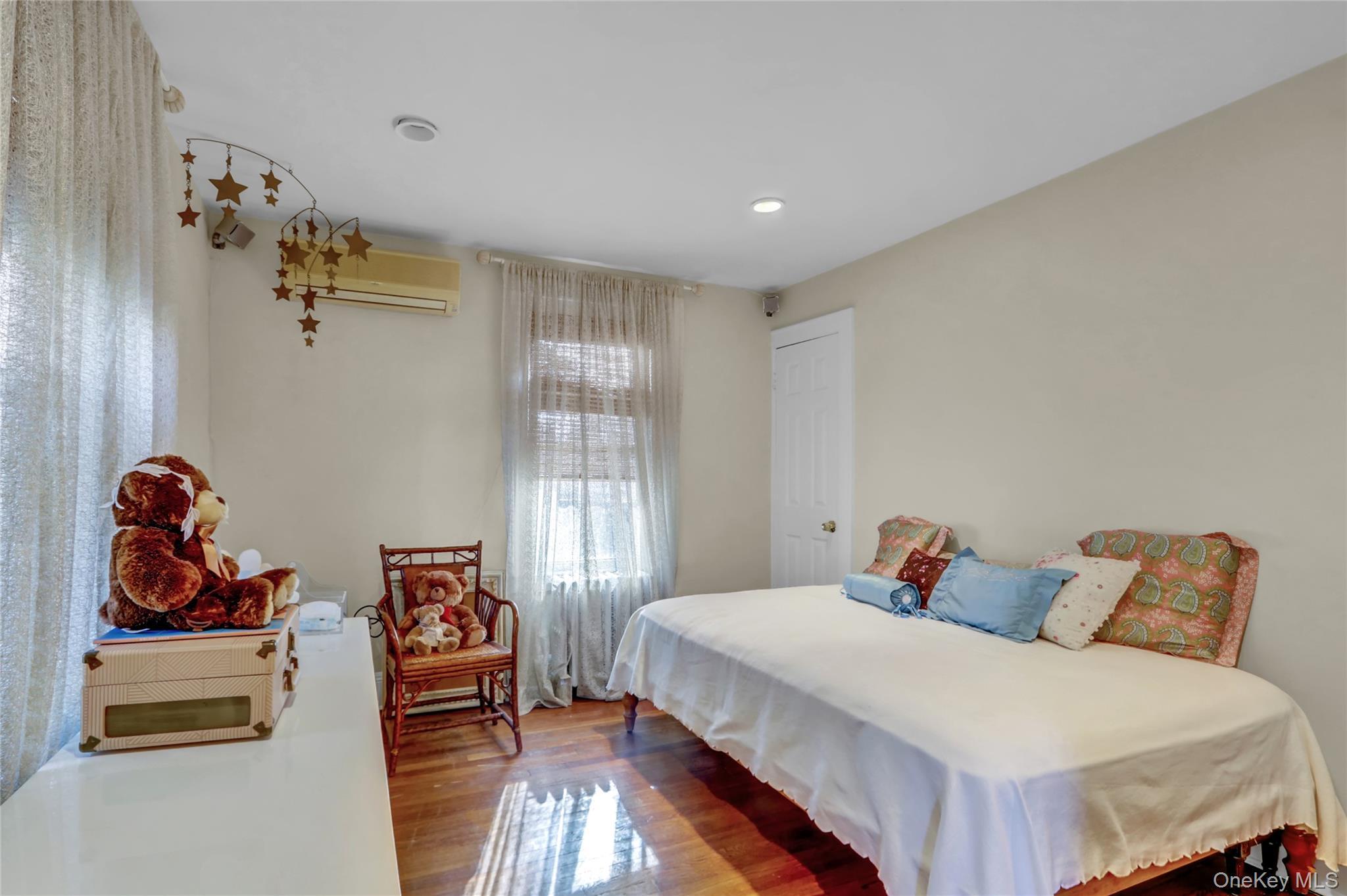 Single Family Browvale Queens, NY 11362, MLS-928951-19