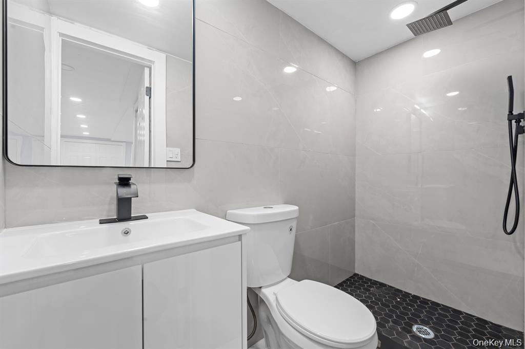 Single Family Van Siclen Brooklyn, NY 11207, MLS-928953-17