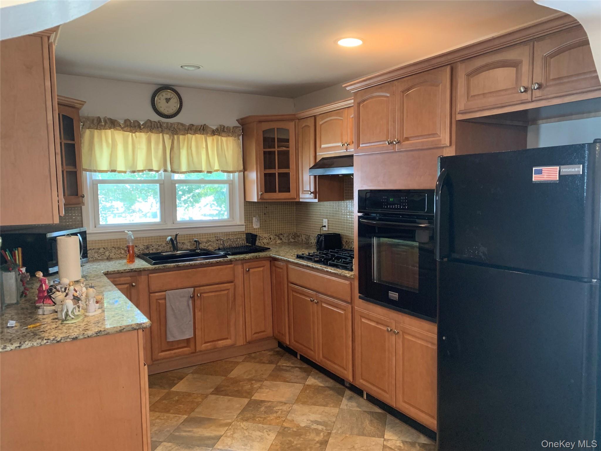 Single Family Eastwood  Suffolk County, NY 11729, MLS-928961-5