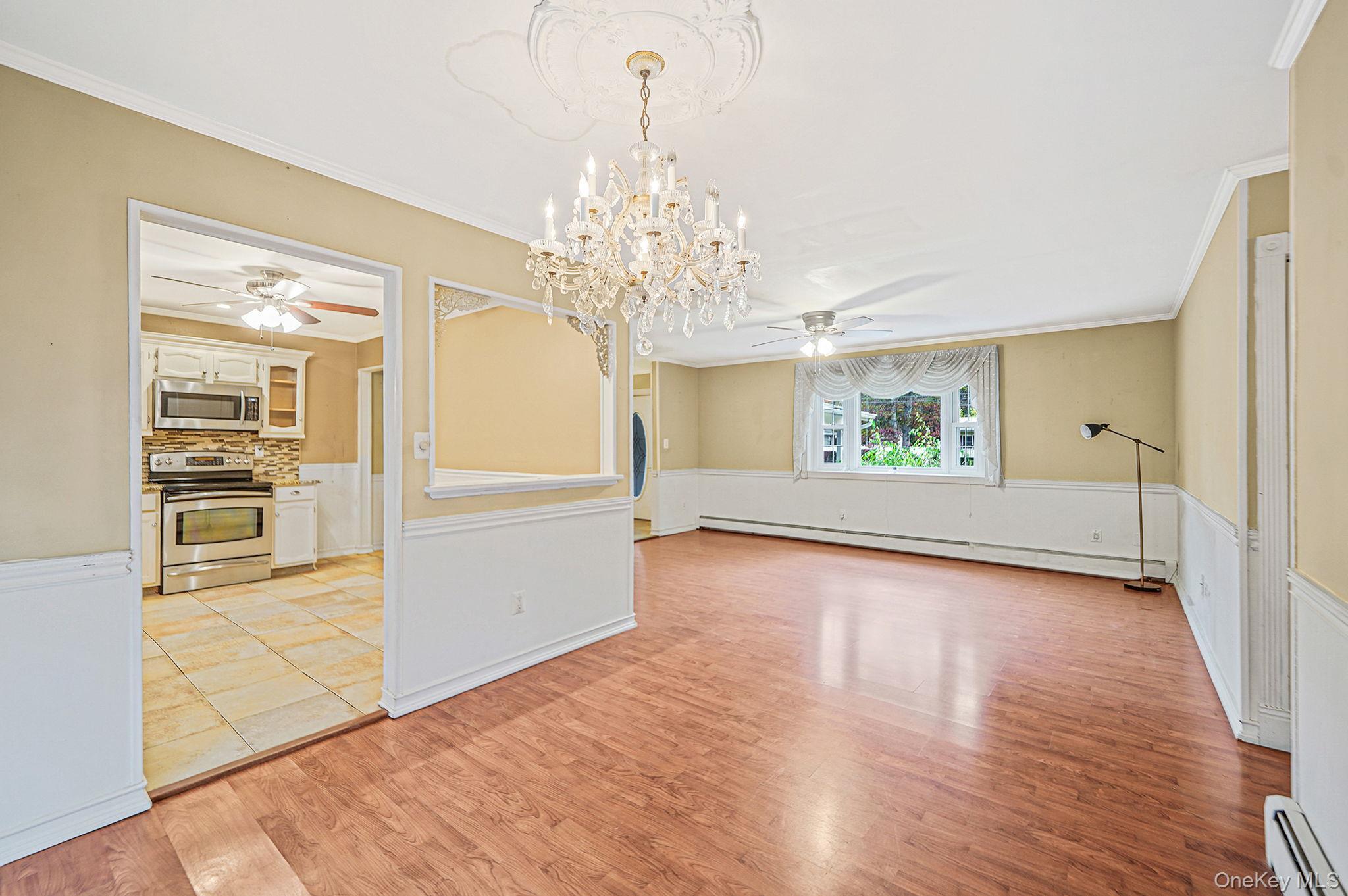 Single Family Crestwood Suffolk County, NY 11967, MLS-929002-11