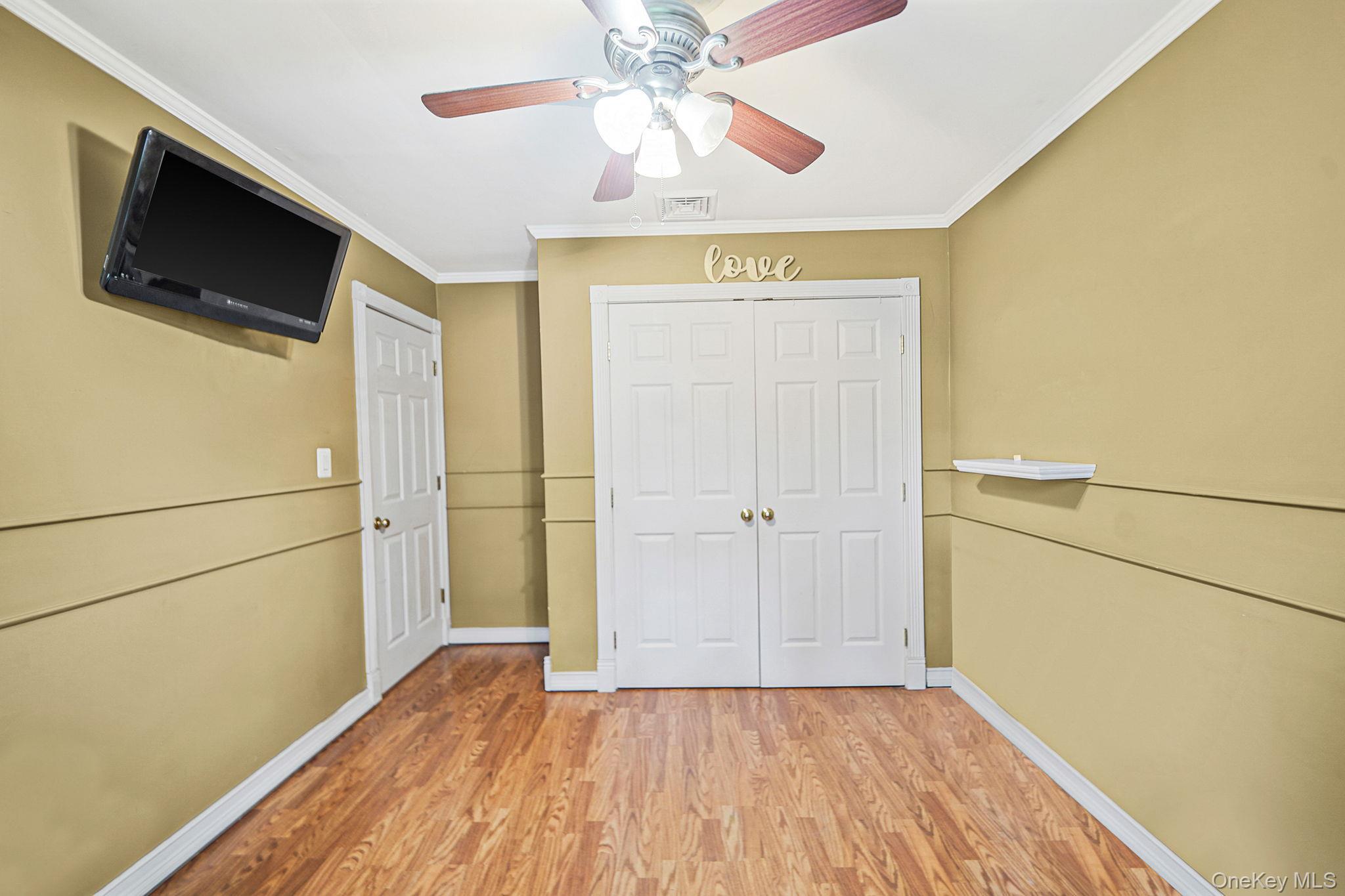 Single Family Crestwood Suffolk County, NY 11967, MLS-929002-16