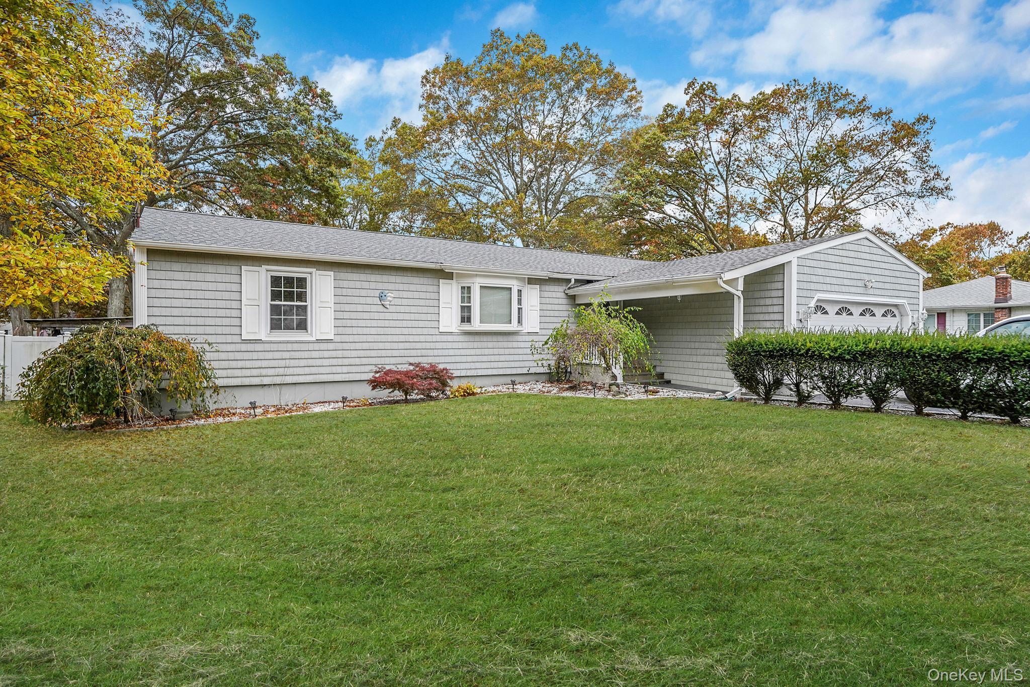 Single Family Crestwood Suffolk County, NY 11967, MLS-929002-2