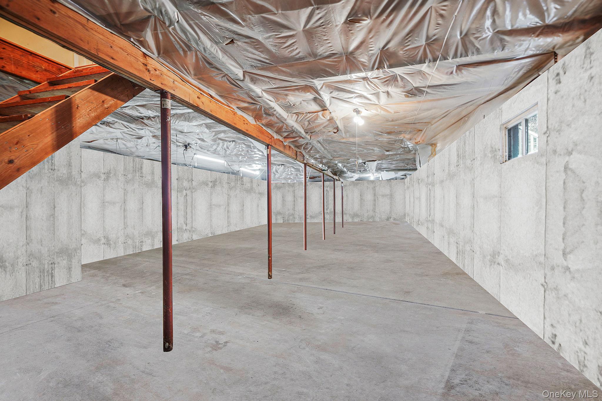 Single Family Crestwood Suffolk County, NY 11967, MLS-929002-22