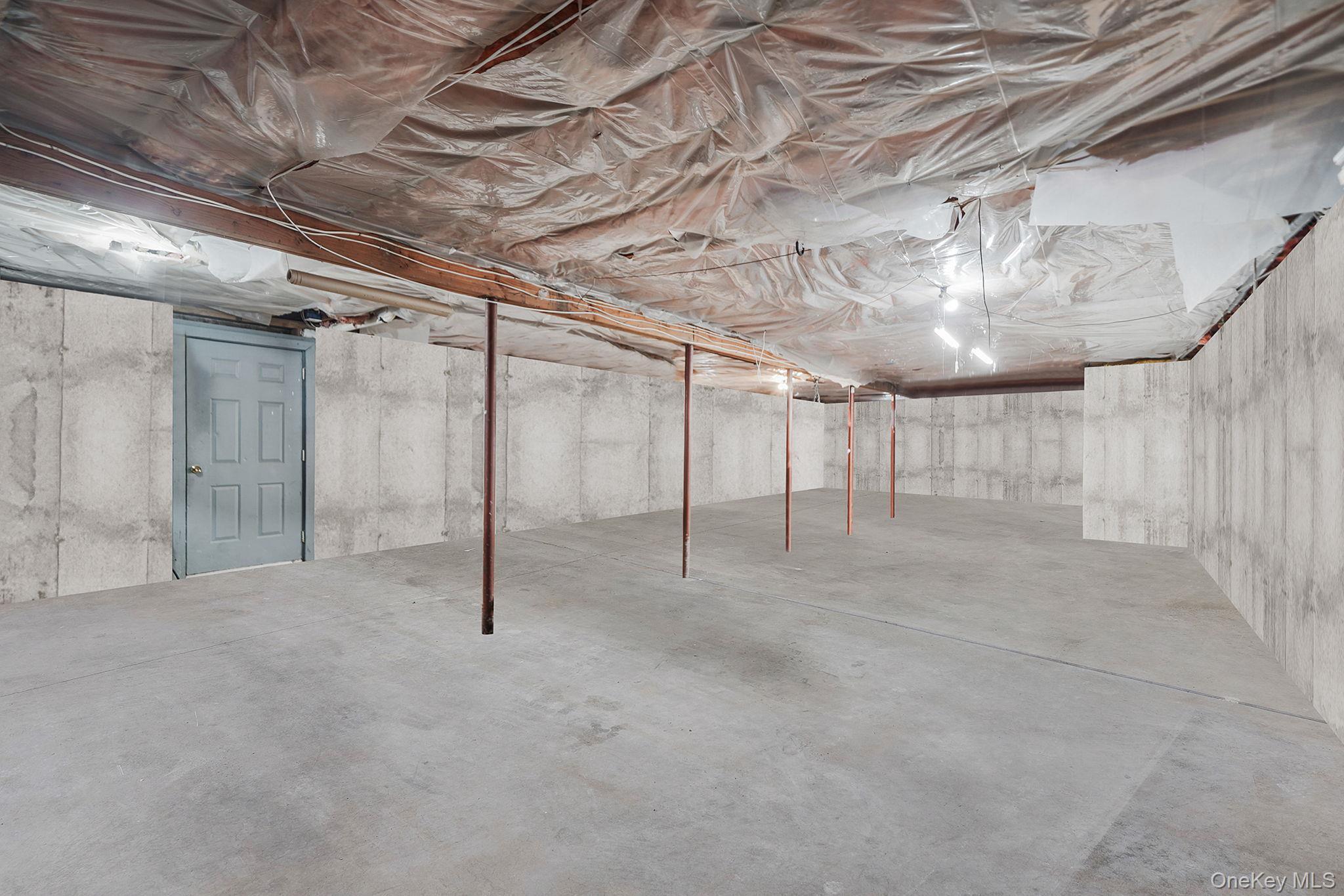 Single Family Crestwood Suffolk County, NY 11967, MLS-929002-23