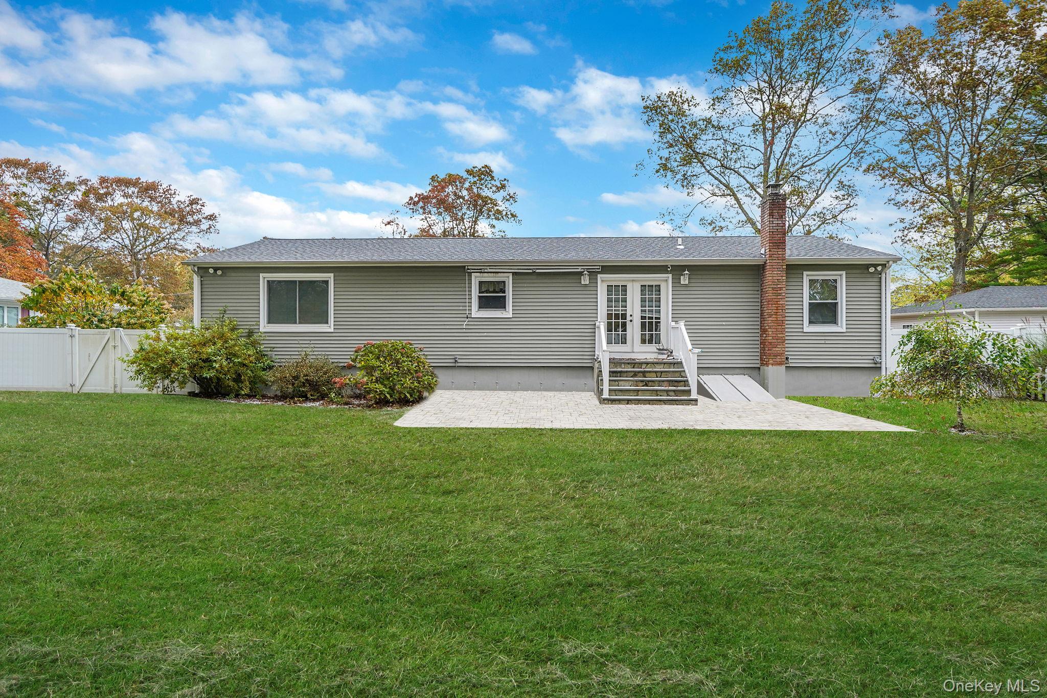 Single Family Crestwood Suffolk County, NY 11967, MLS-929002-24