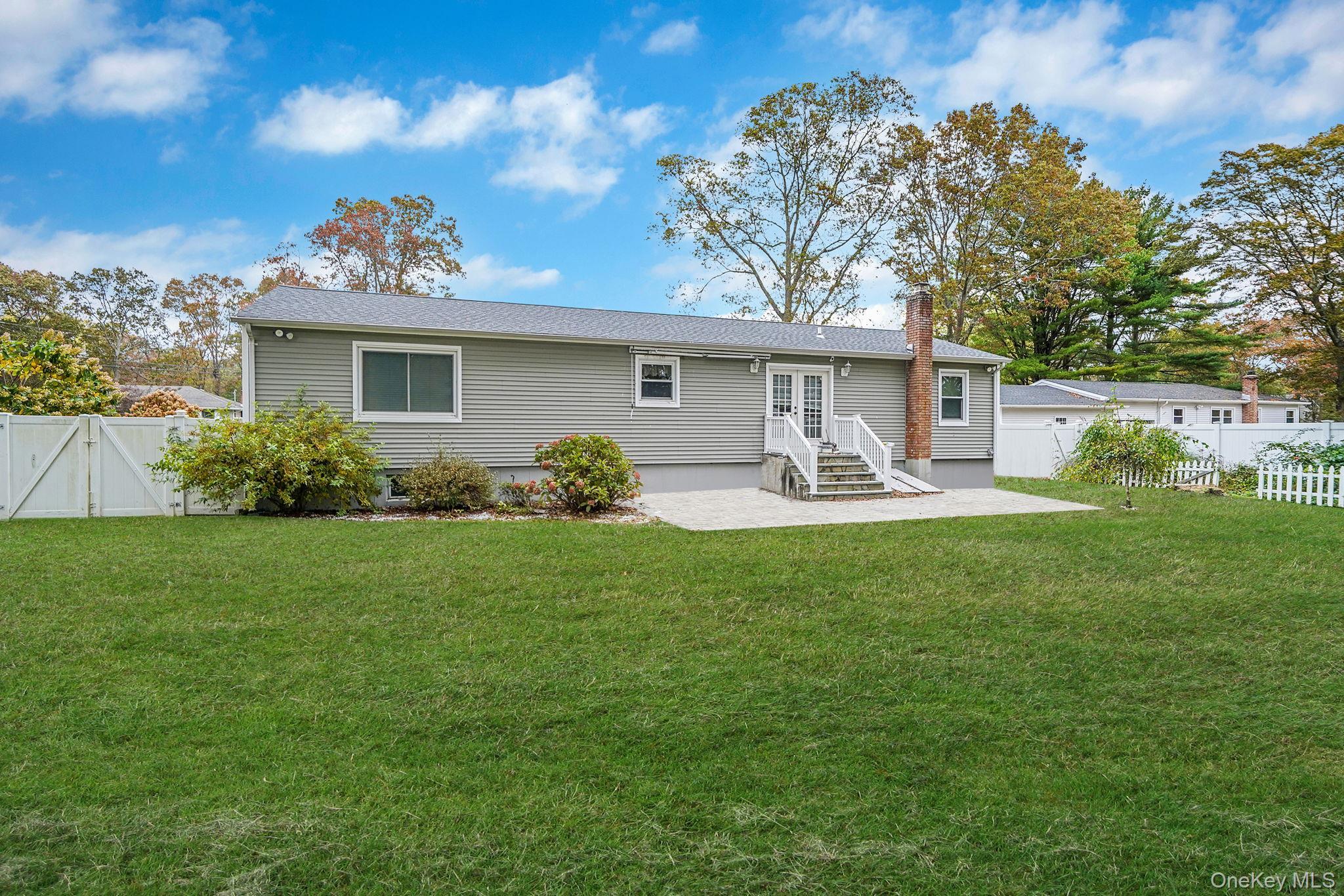 Single Family Crestwood Suffolk County, NY 11967, MLS-929002-25
