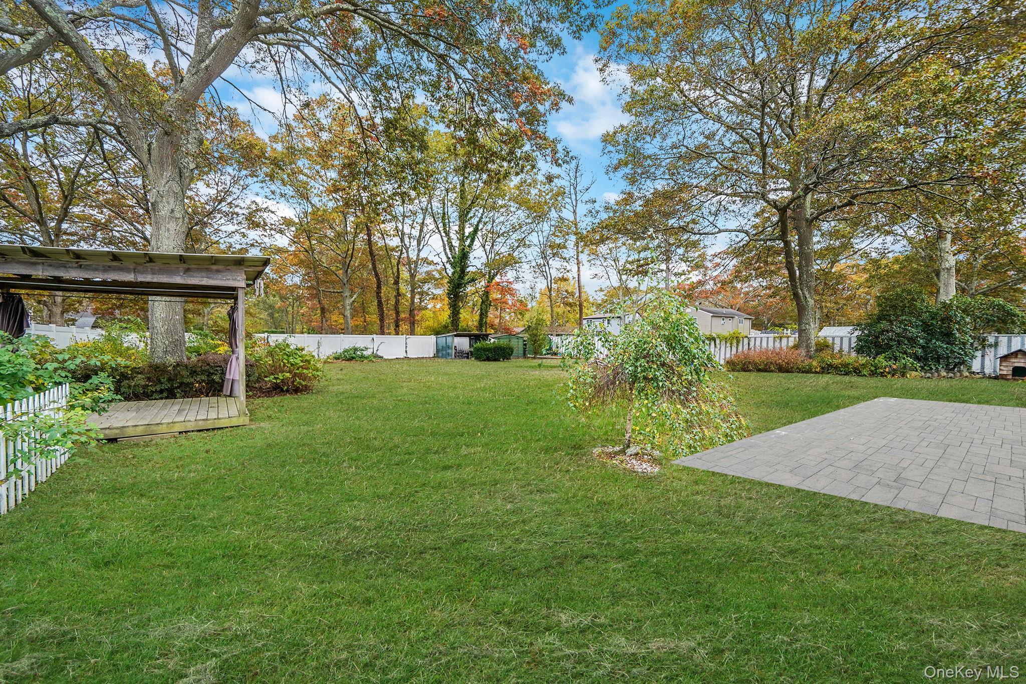 Single Family Crestwood Suffolk County, NY 11967, MLS-929002-27