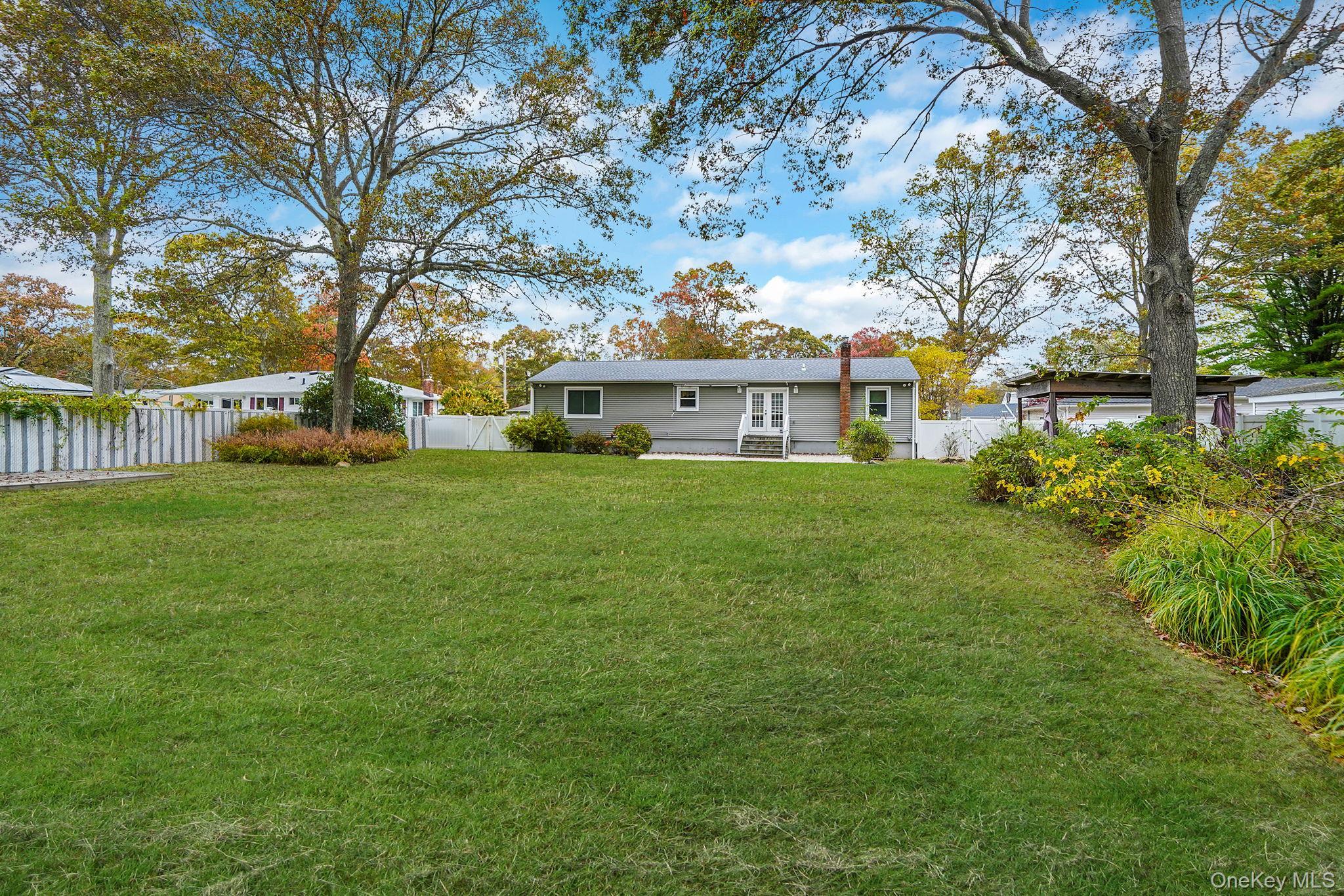 Single Family Crestwood Suffolk County, NY 11967, MLS-929002-28