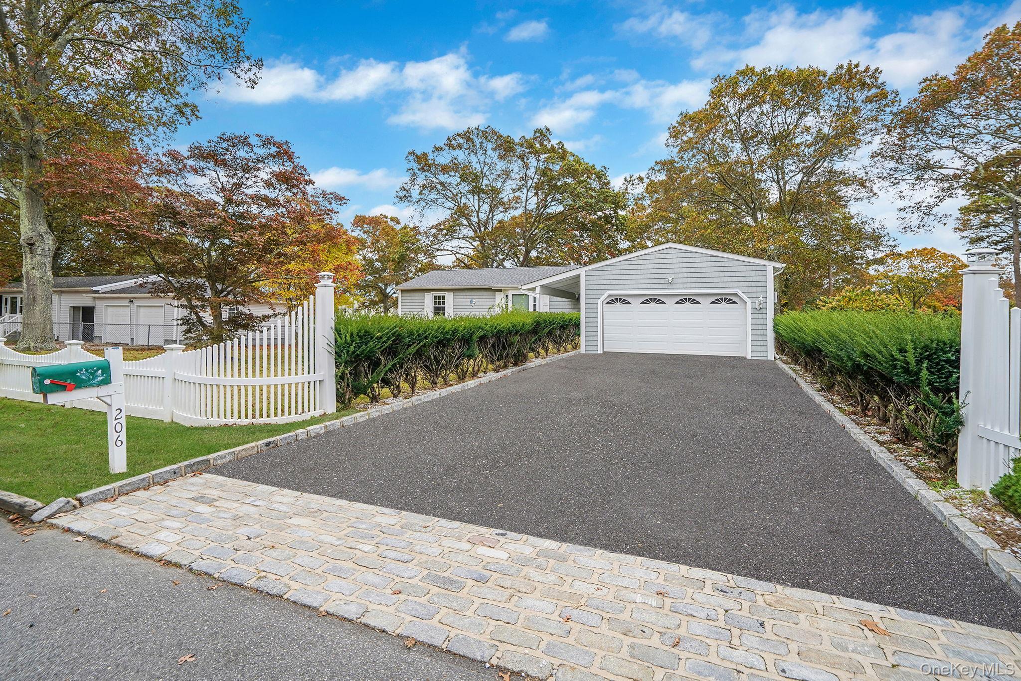 Single Family Crestwood Suffolk County, NY 11967, MLS-929002-4