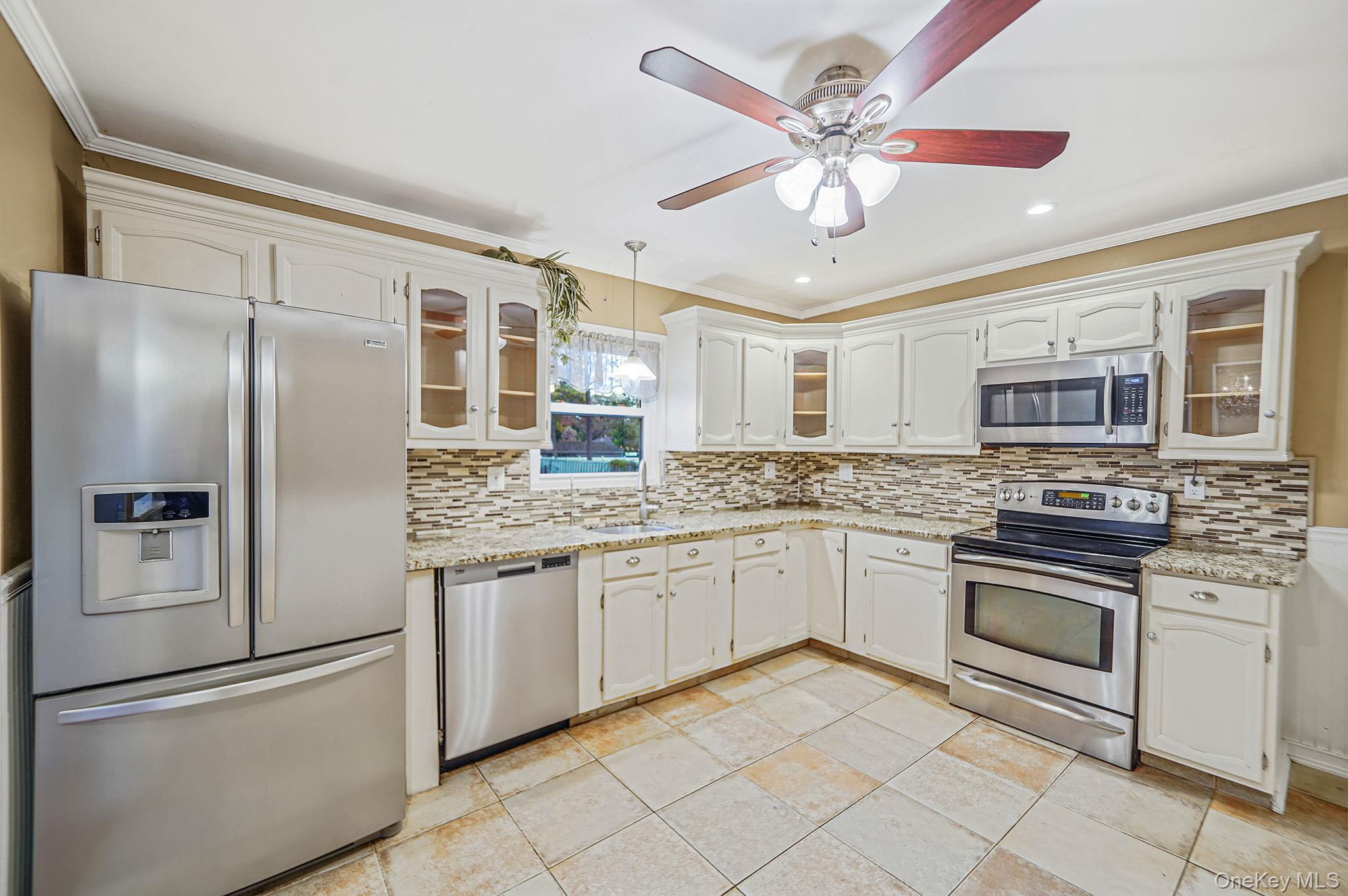 Single Family Crestwood Suffolk County, NY 11967, MLS-929002-5