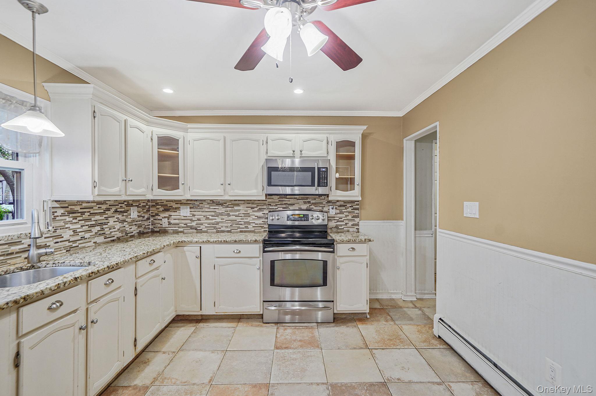 Single Family Crestwood Suffolk County, NY 11967, MLS-929002-6